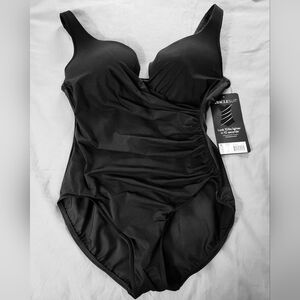 MIRACLESUIT BRAND NEW Black, SIZE 14, Underwire and DDD cup.